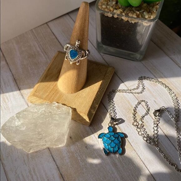Simulated Opal Turtle Jewelry Set Ring & Necklace Ring Size 7 - Picture 3 of 6
